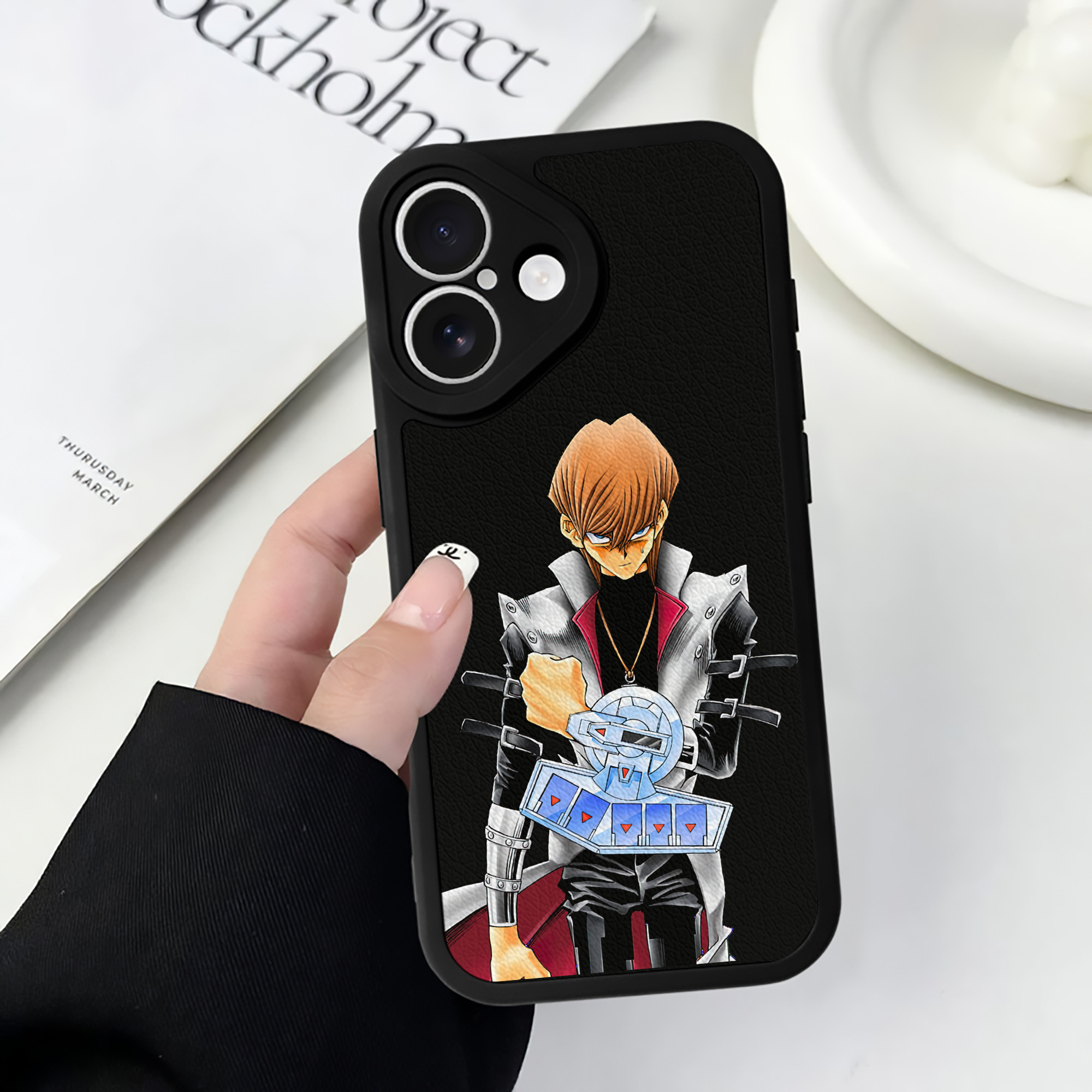 遊☆戯☆王 Yu-Gi-Oh! 【iPhone 16シリーズ対応】シリコンスマホケース（レザー調） 材質：シリコン